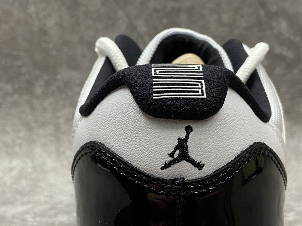 Air Jordan 11 Retro Low Concord