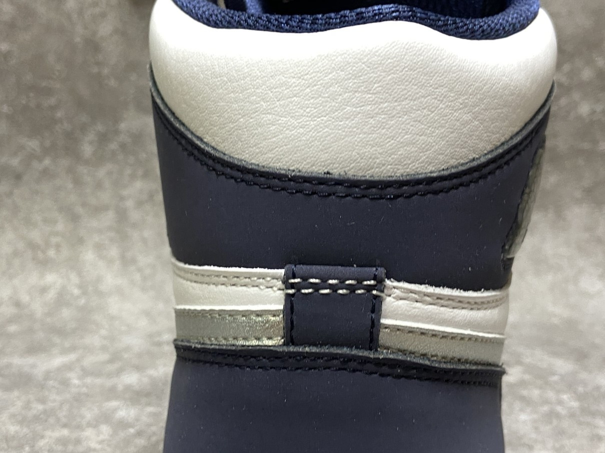 Air Jordan 1 Retro High Midnight Navy