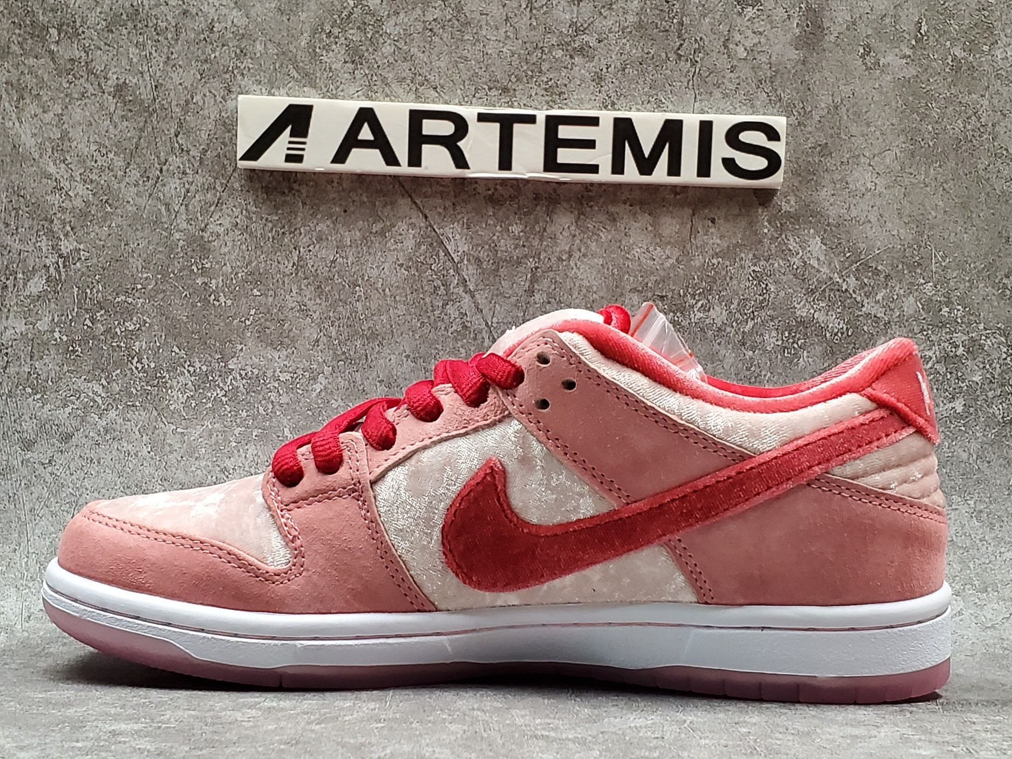 Nike SB Dunk Low StrangeLove Skateboards