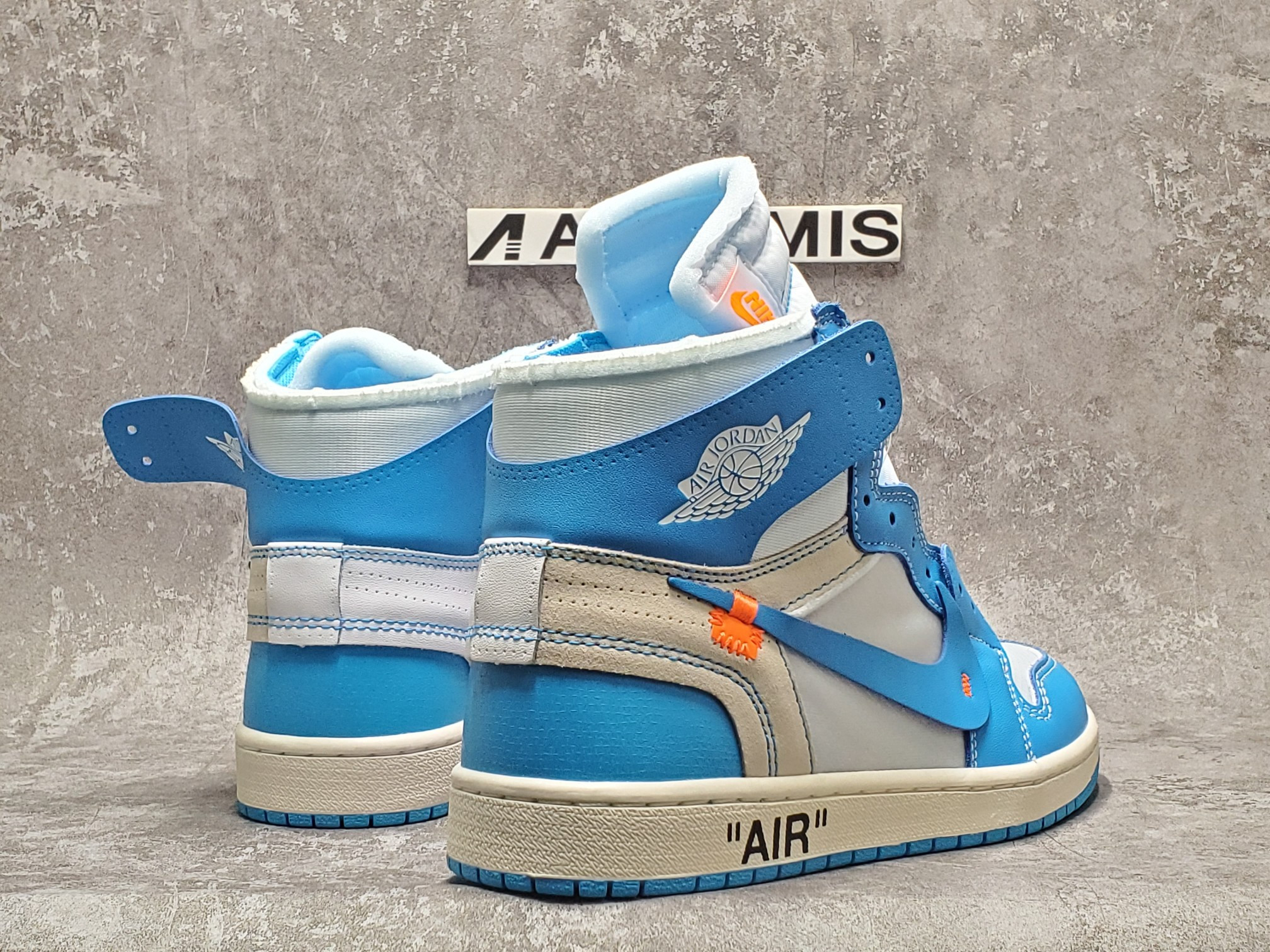 Air Jordan 1 Retro High Off-White University Blue