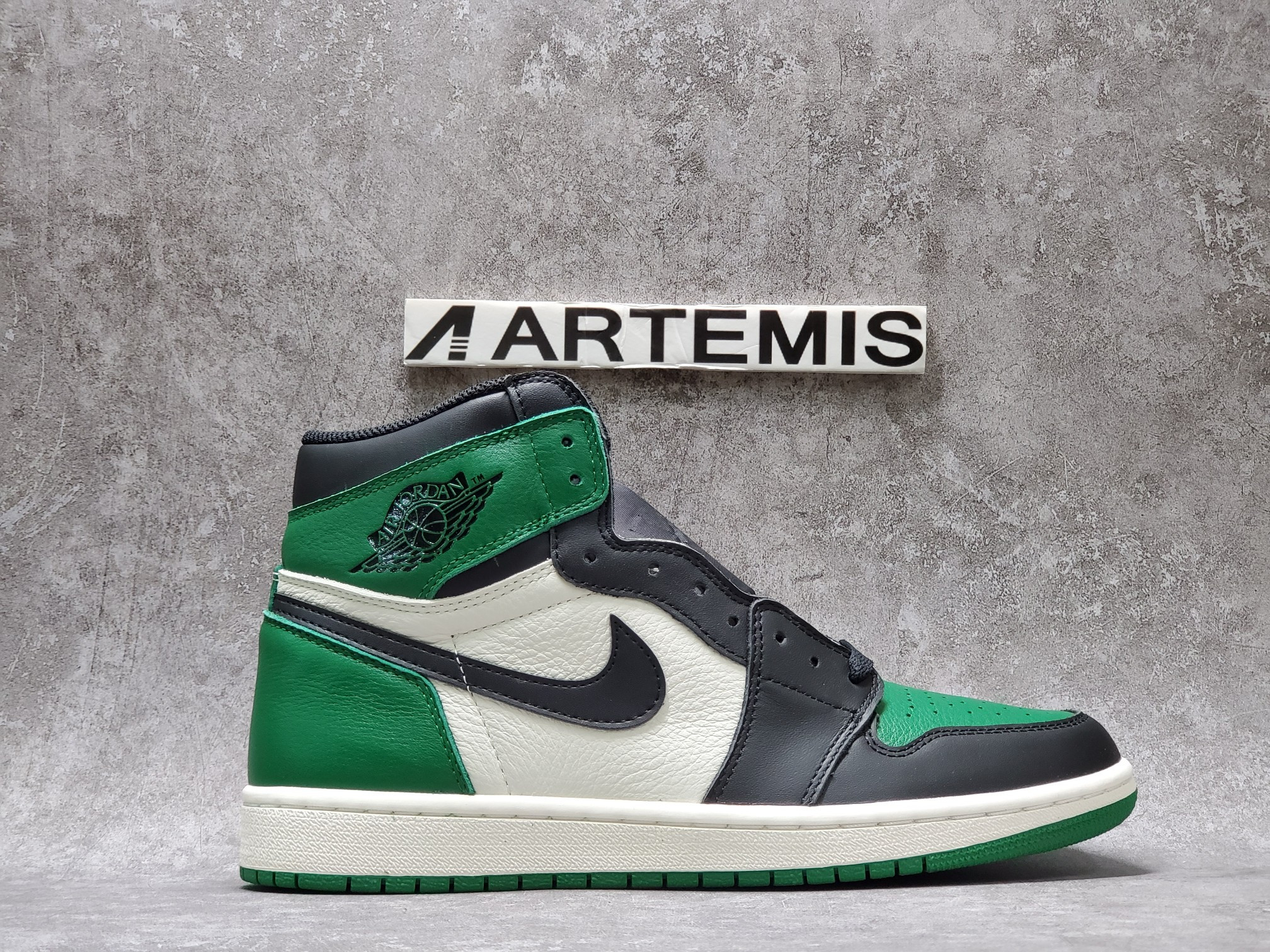 Air Jordan 1 Retro High Pine Green