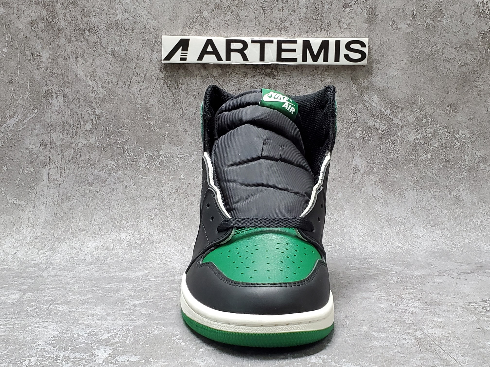 Air Jordan 1 Retro High Pine Green