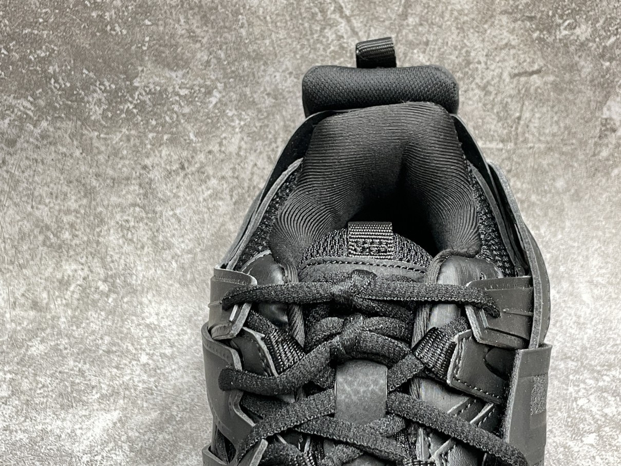 Balenciga Track Clear Sole in Black