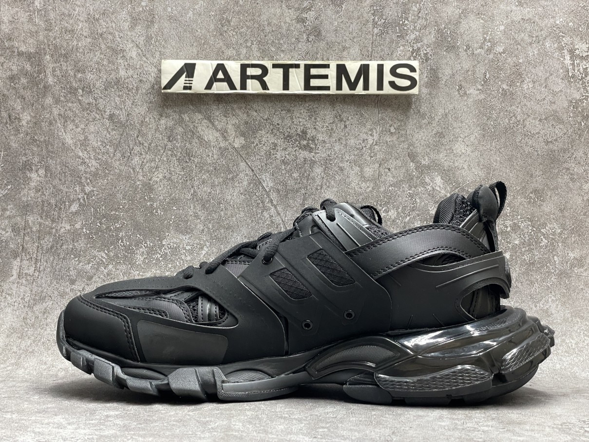 Balenciga Track Clear Sole in Black