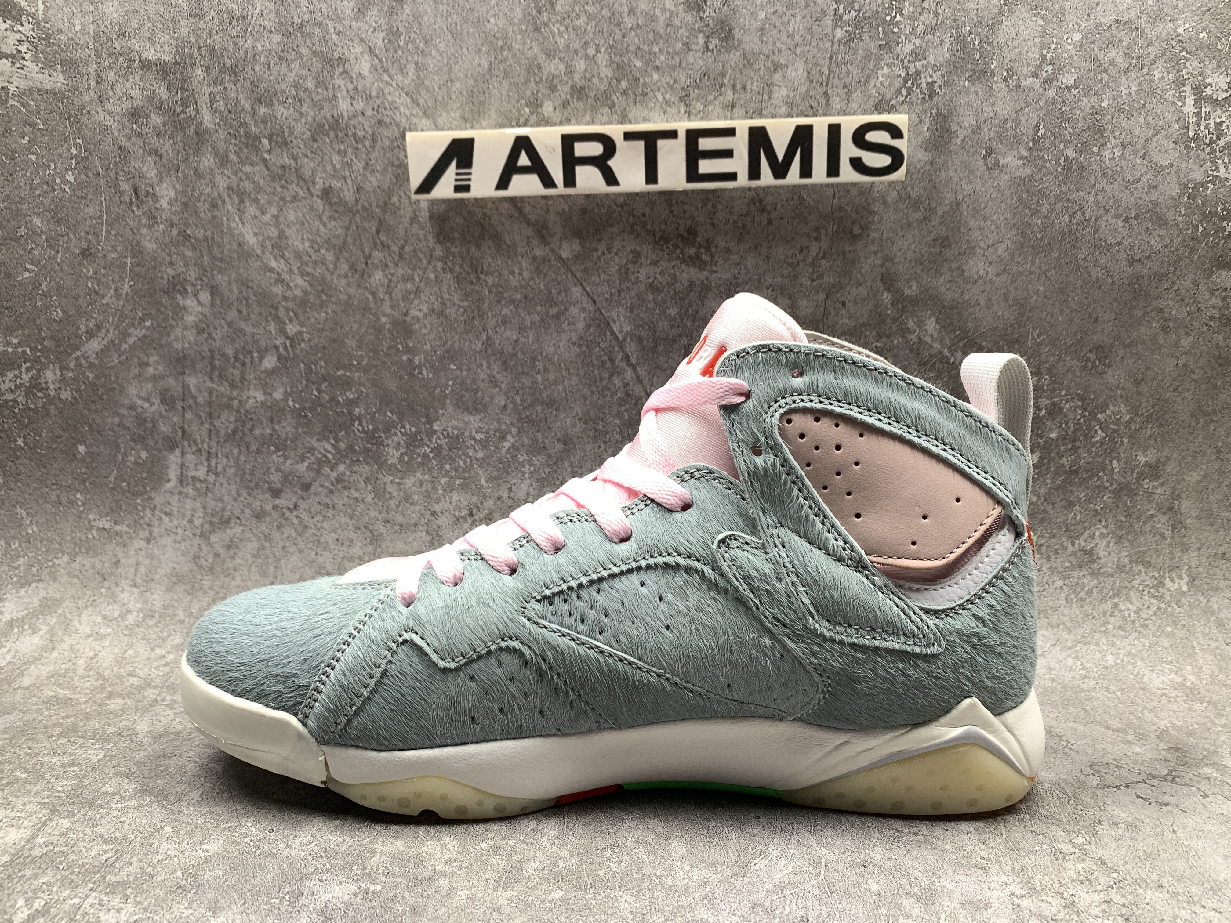 Air Jordan 7 Retro Neutral Grey