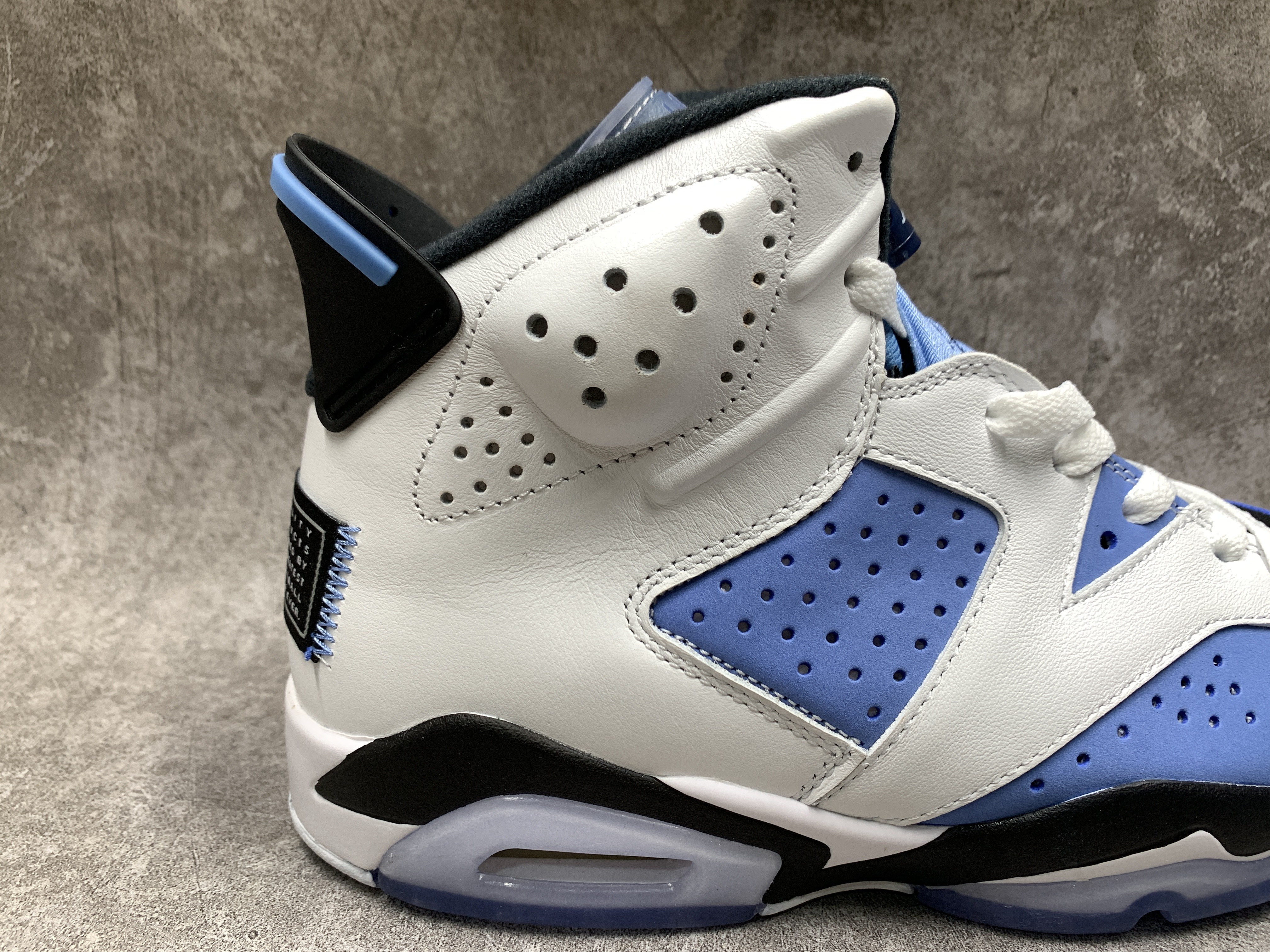 Air Jordan 6 UNC