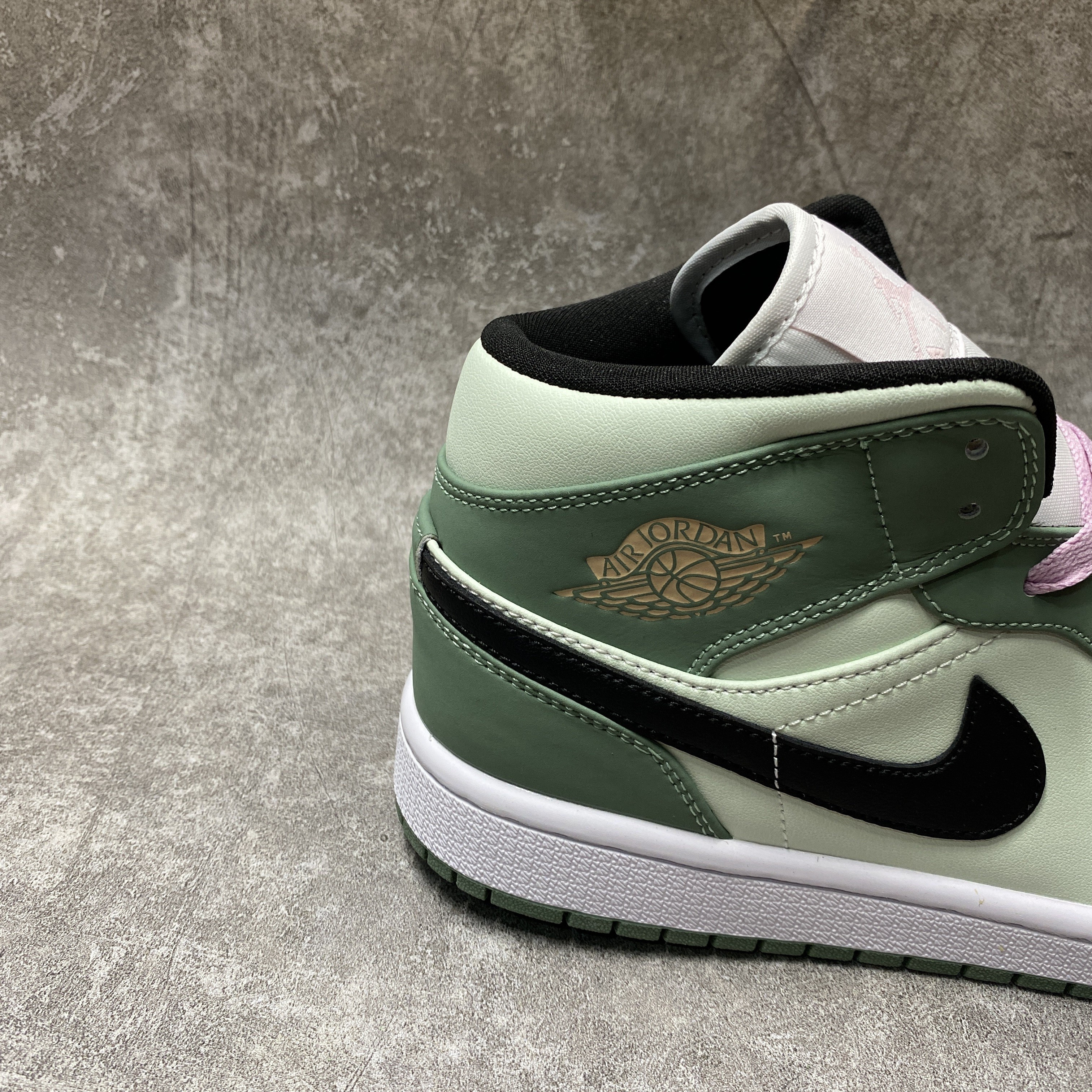 Air Jordan 1 Mid Dutch Green