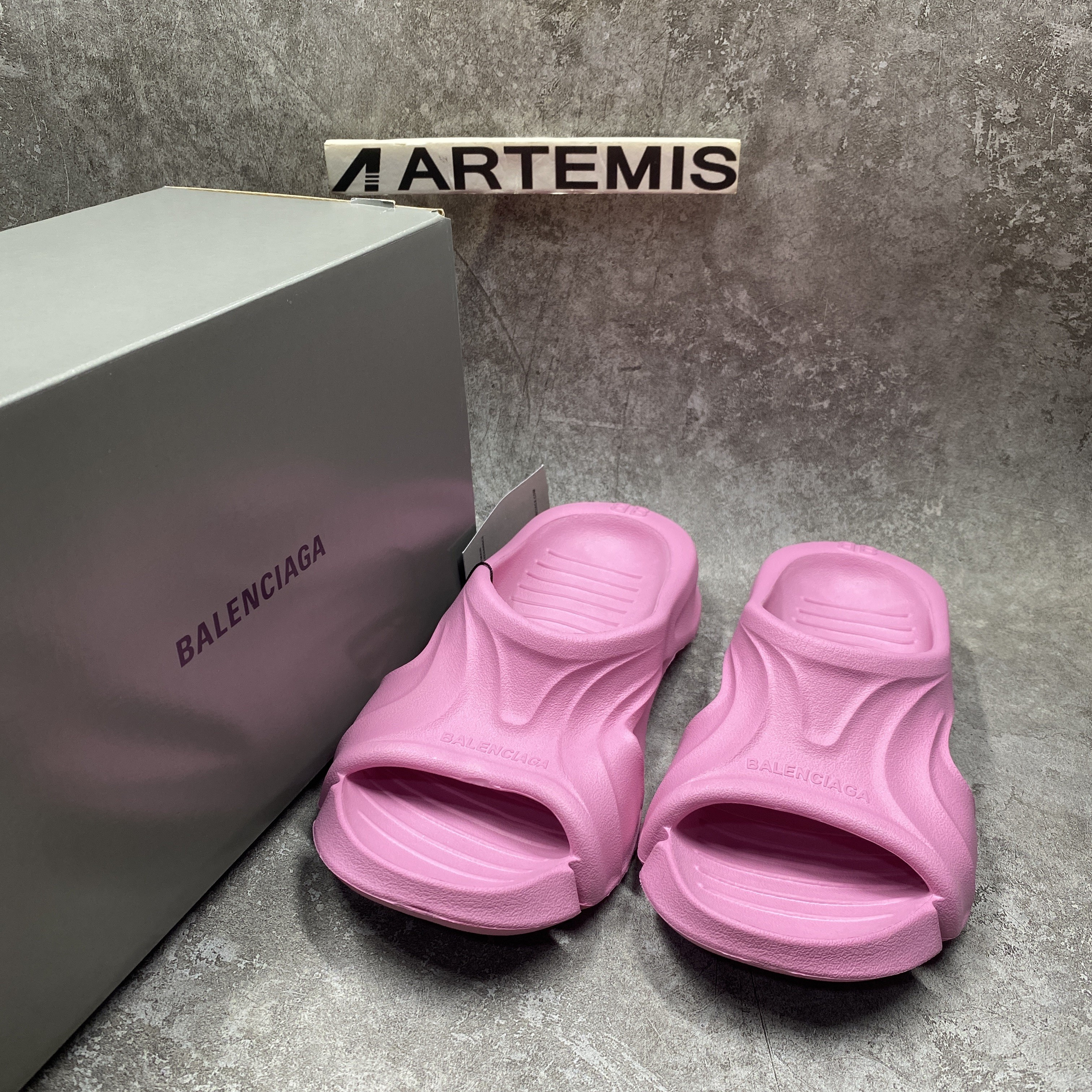 Balenciga Mold Slides Pink (run one size bigger)