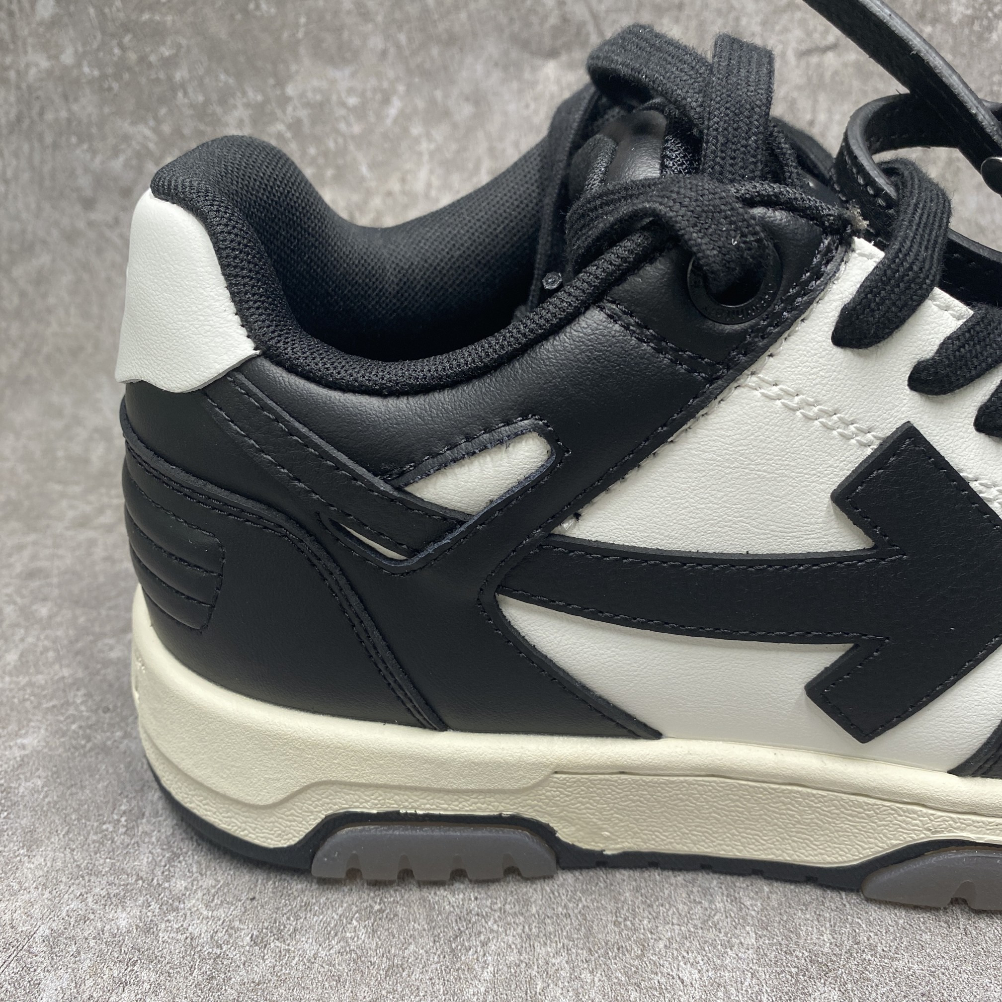 OFF-WHITE Out Of Office Black and White