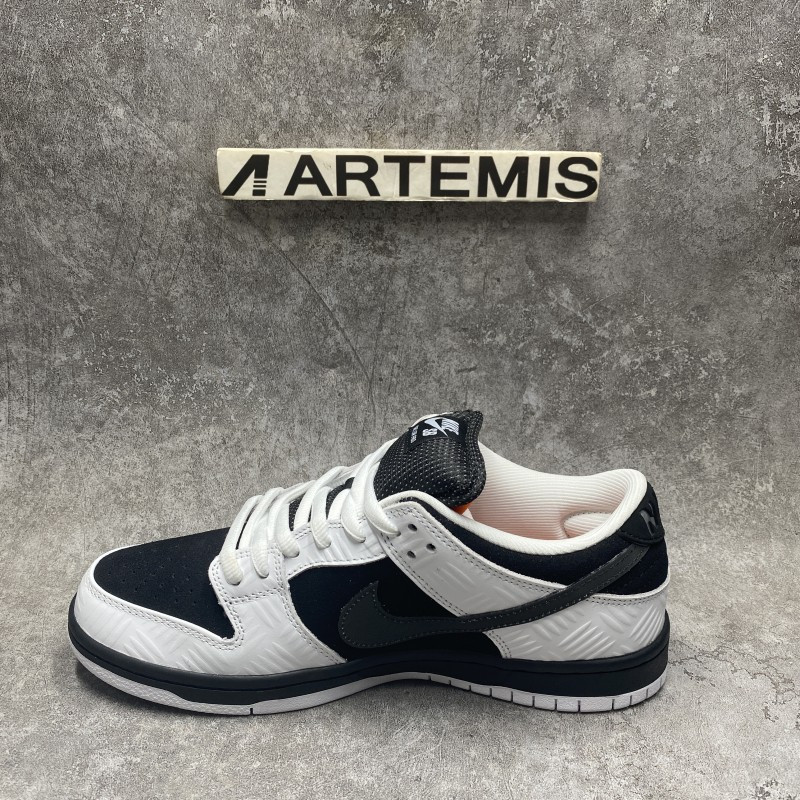 Nike SB Dunk Low TIGHTBOOTH
