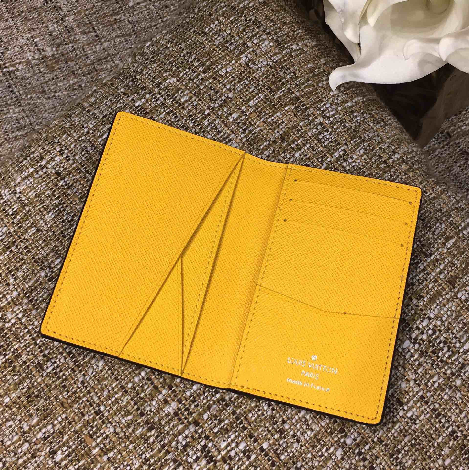 LV POCKET ORGANIZER M69250