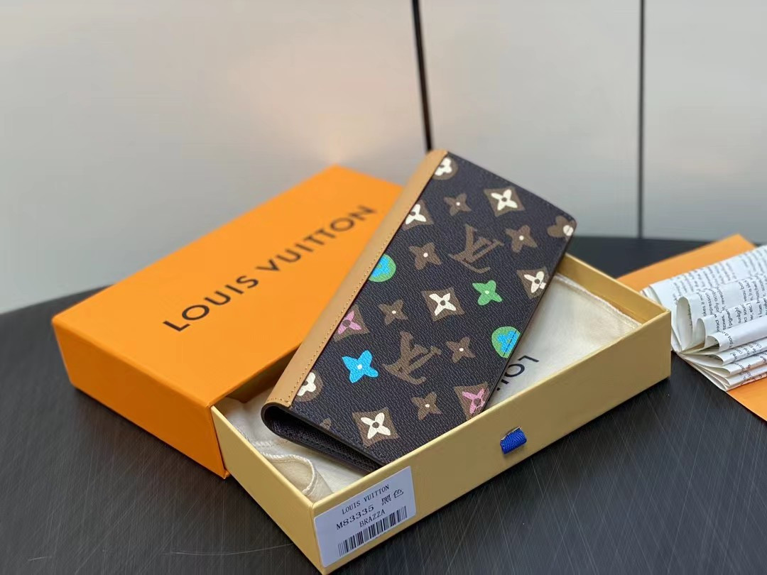 LV KEY POUCH M83335