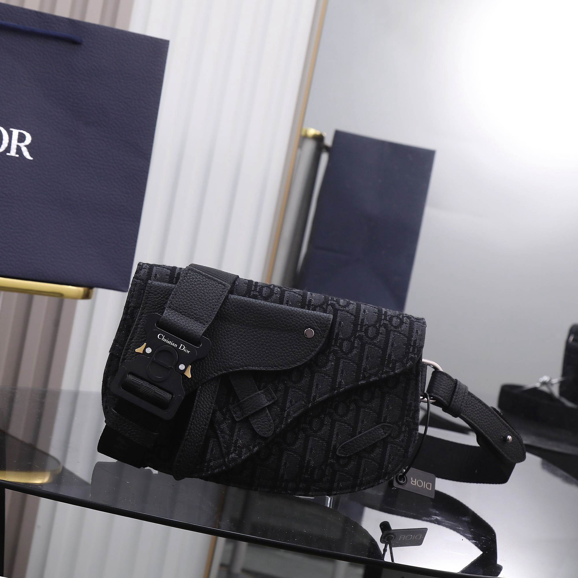 D*or saddle messenger bag with flap 23 x18 x6cm