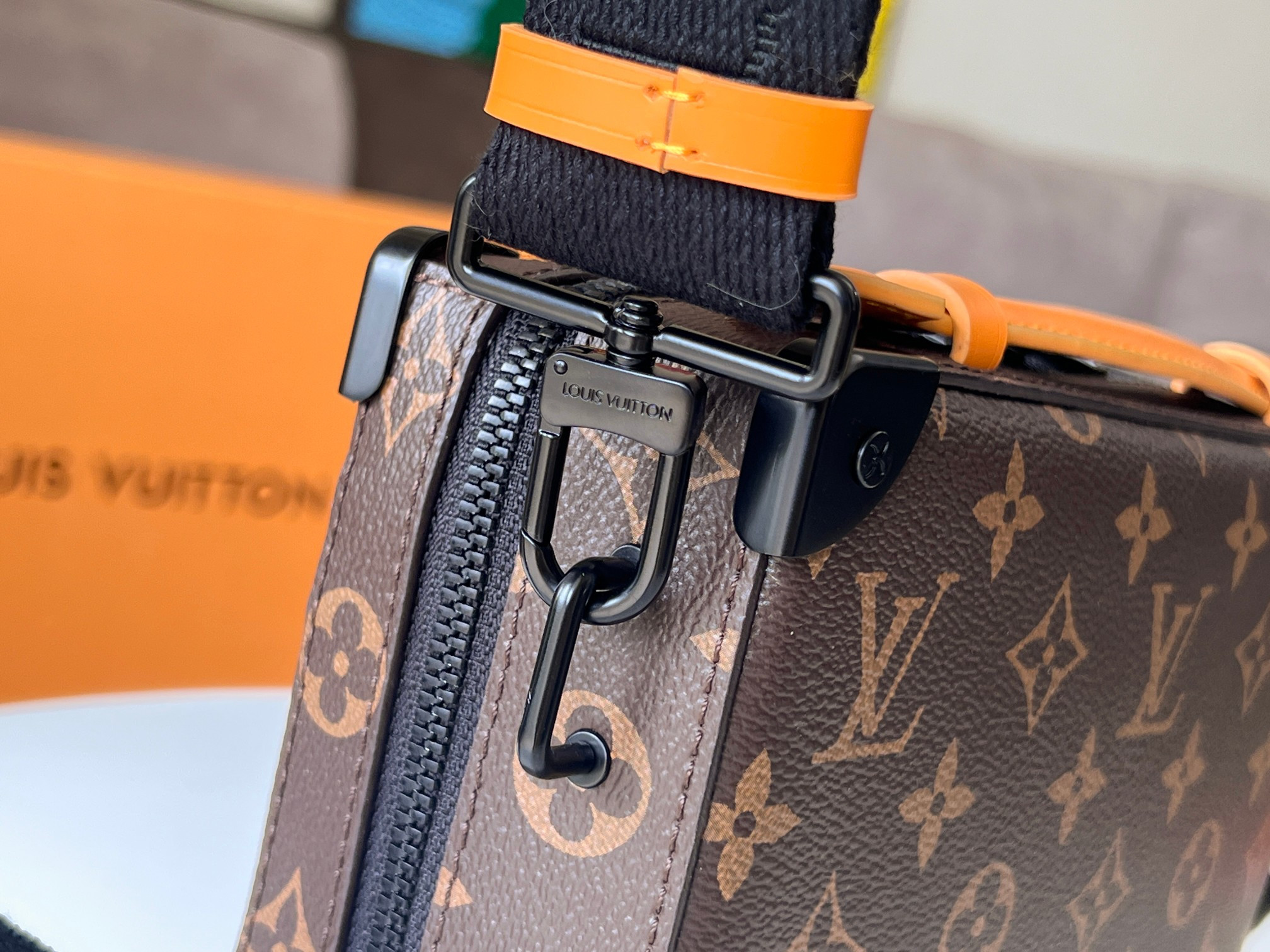 LV Handle Soft Trunk M46689 21.5x15x7cm