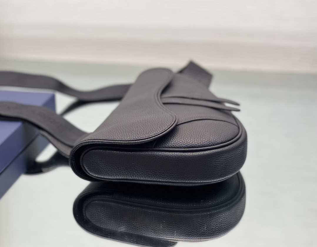 D*or saddle bag black grained calfskin 26 x 19 x 4.5 cm