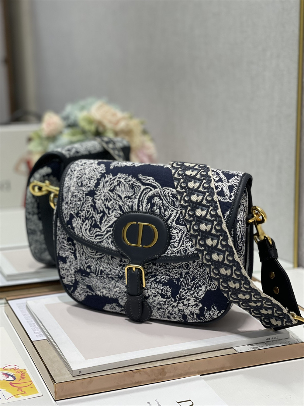 large D*or bobby bag oblique