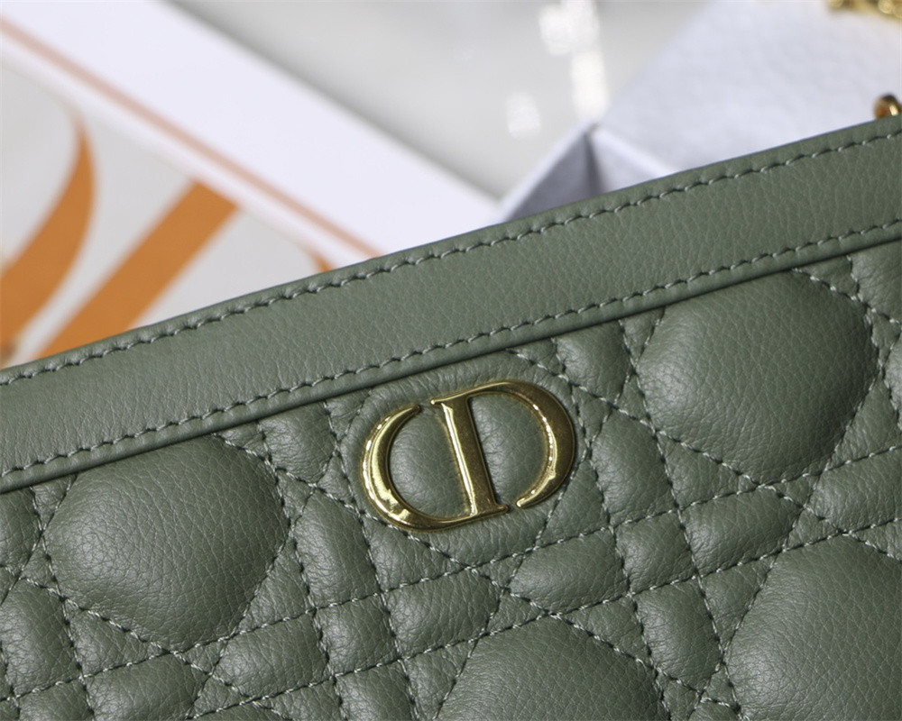 d*or caro zipped pouch with chain green S*pple cannage calfskin 19 x 14 x 4.5 cm