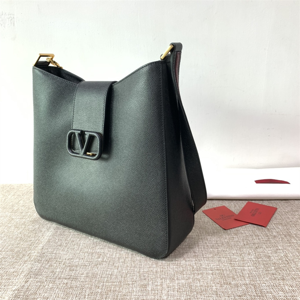 Va1e*ntin0 garavani vsling hobo bag black