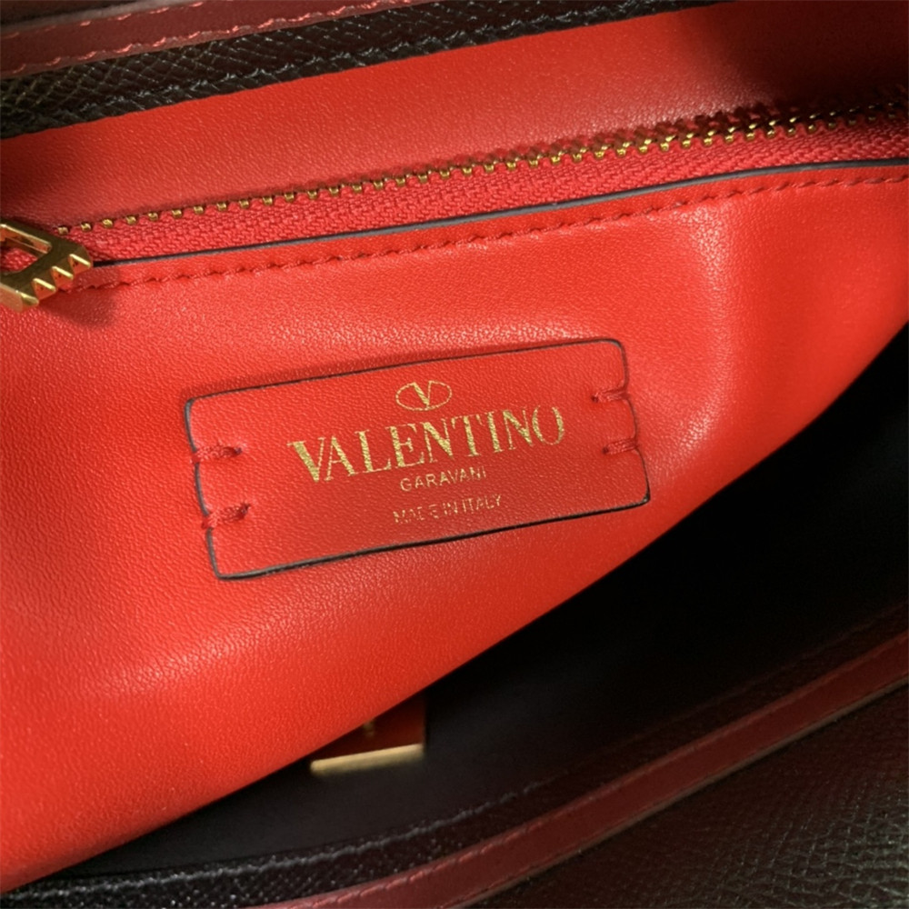 Va1e*ntin0 garavani vsling hobo bag black