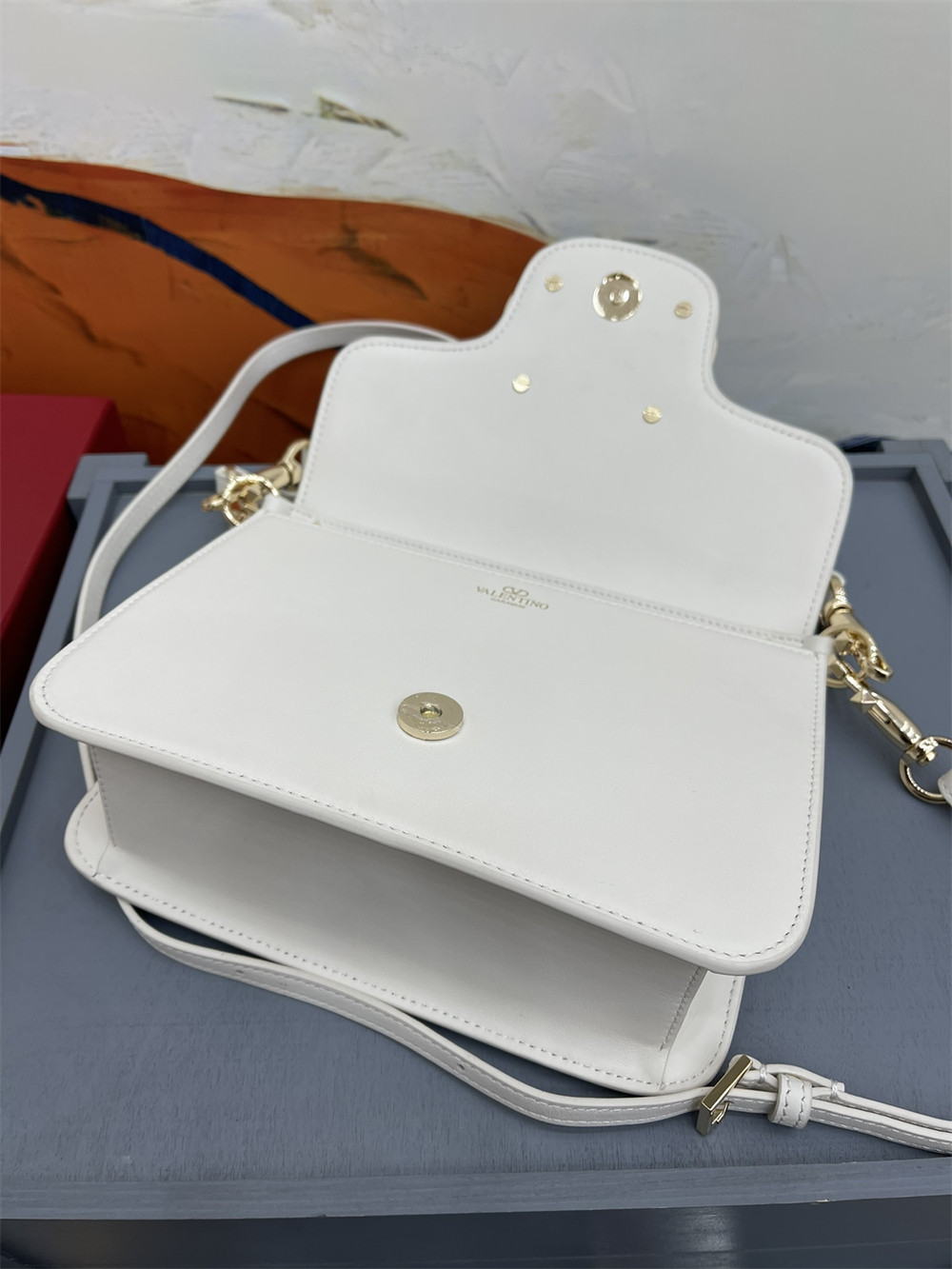 Va1e*ntin0 garavani locÒ calfskin shoulder small bag with white hardware 22 x 16  x 7 cm