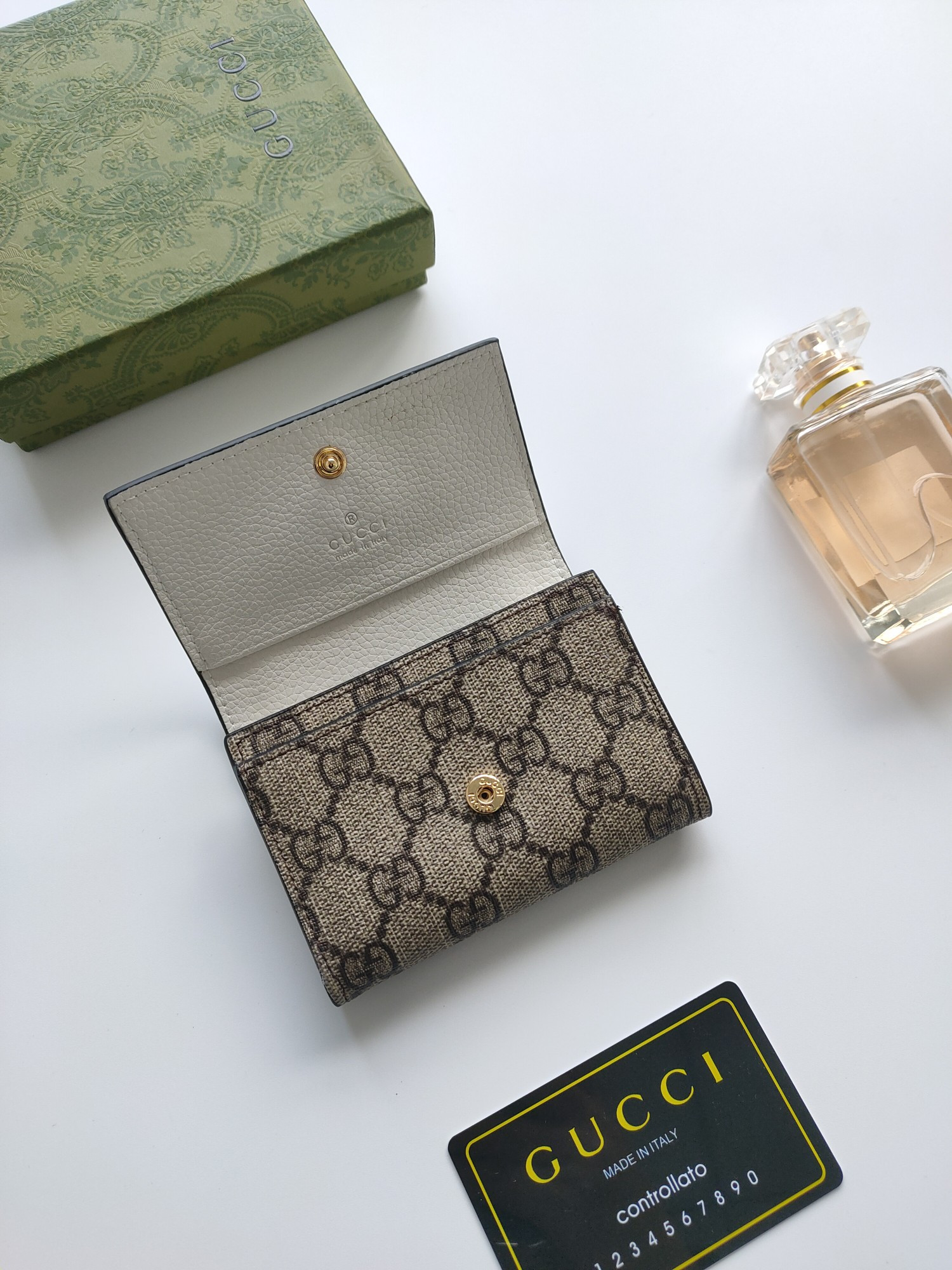 G*u*i gg  card case wallet