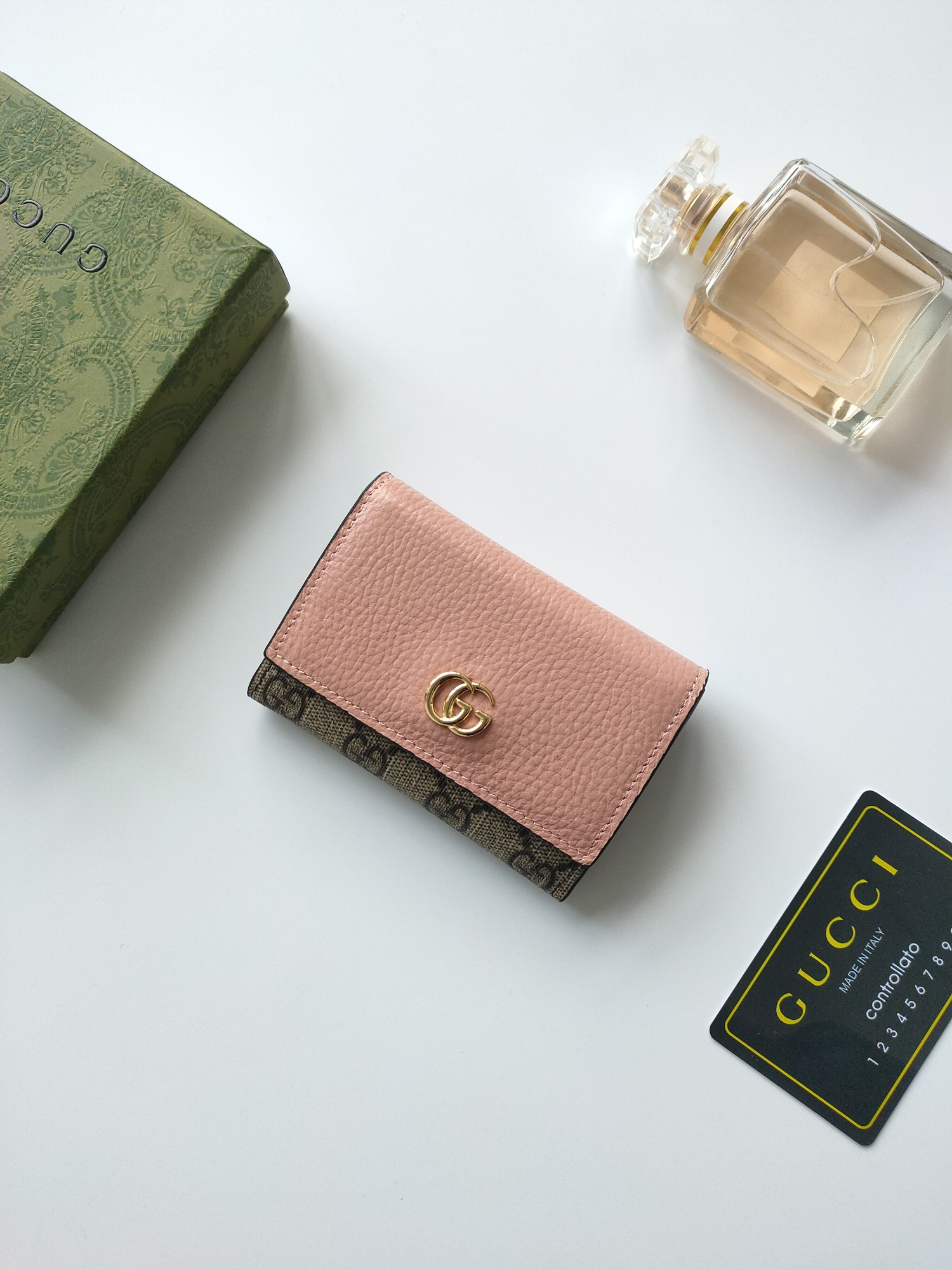 G*u*i gg  card case wallet