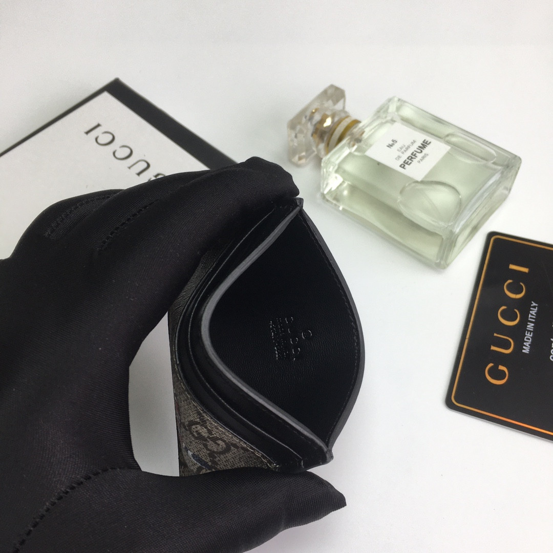 G*u*i gg  card case wallet