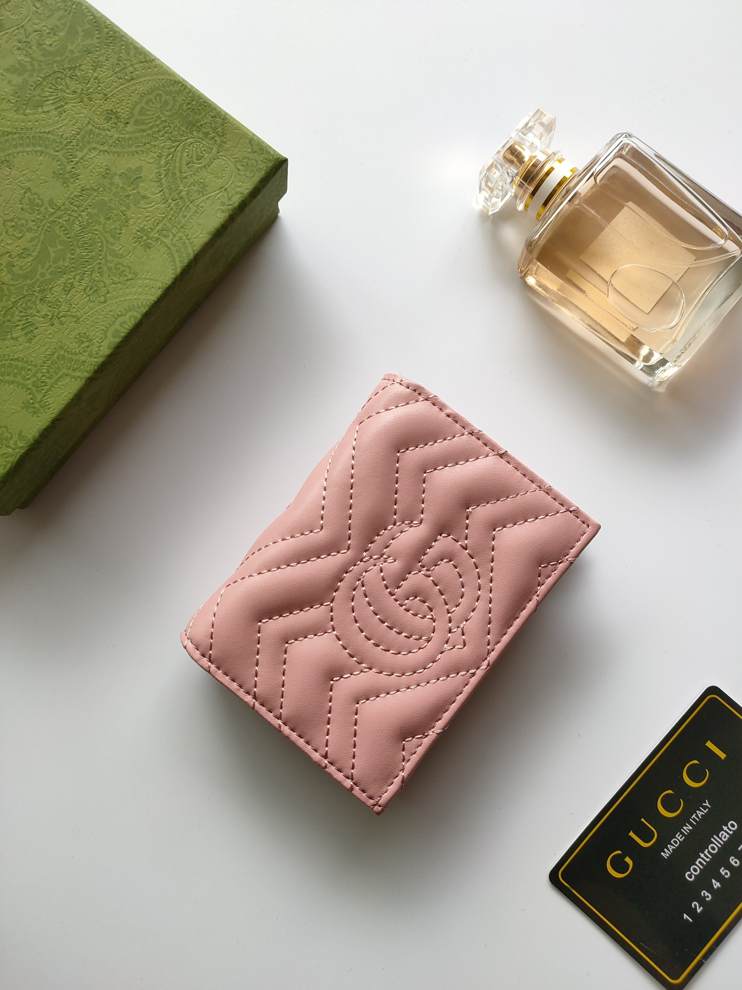 G*u*i gg  card case wallet