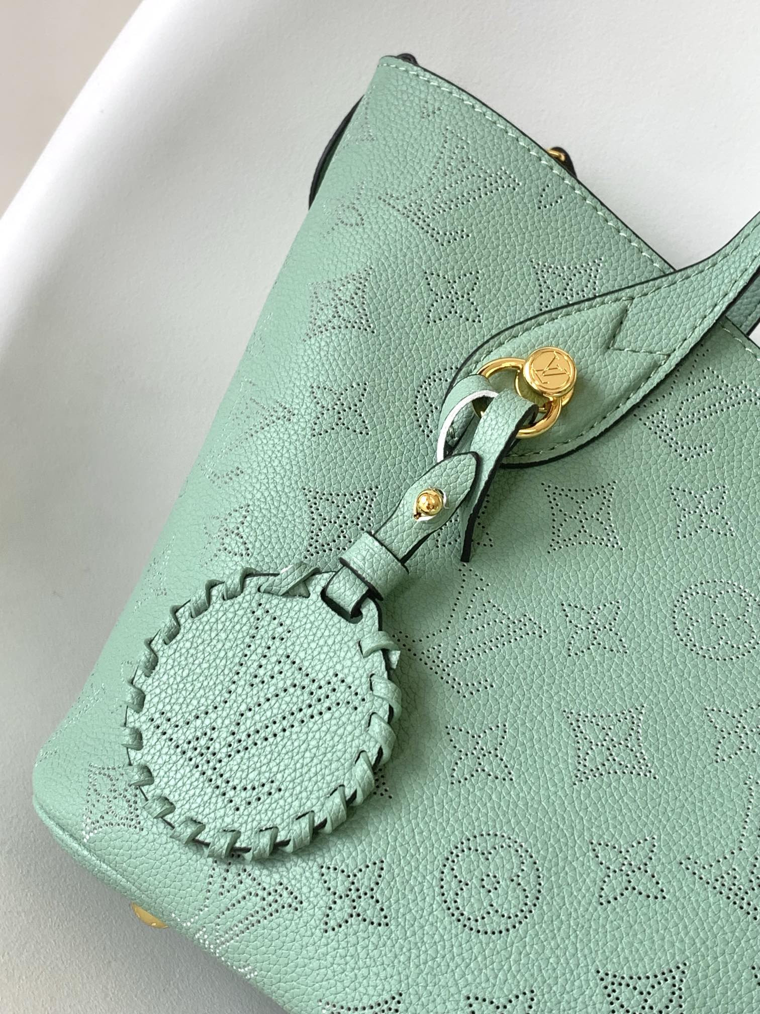 LV  Blossom M24930 20.0 x 20.0 x 12.5 CM