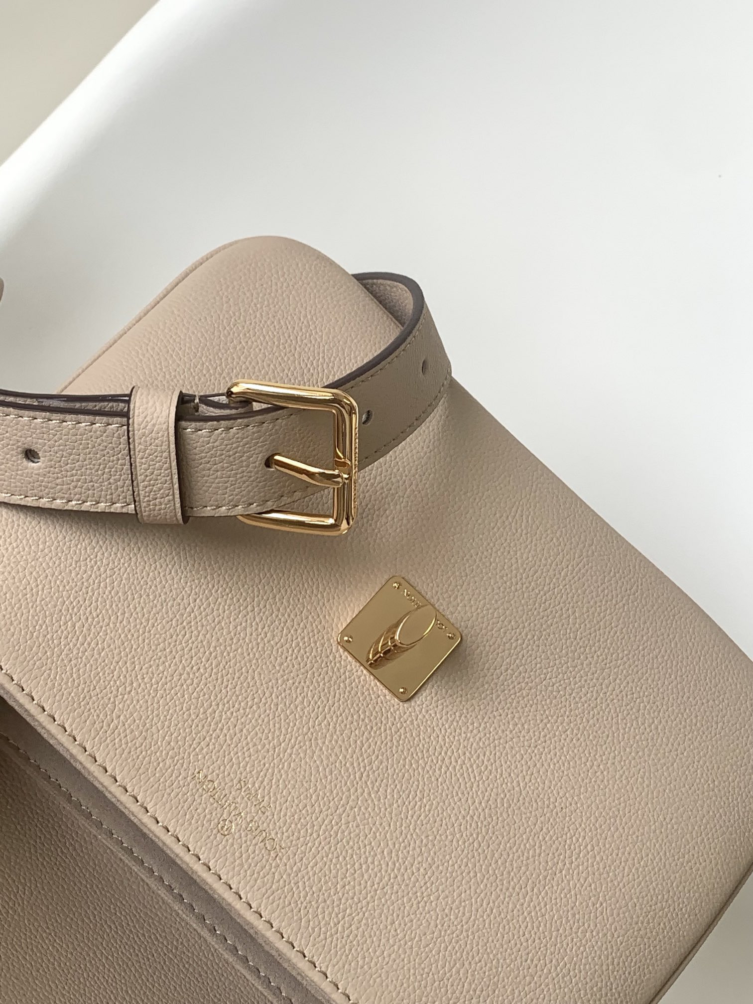 LV M22792 Oxford 8.7 x 6.3 x 3.7 inches