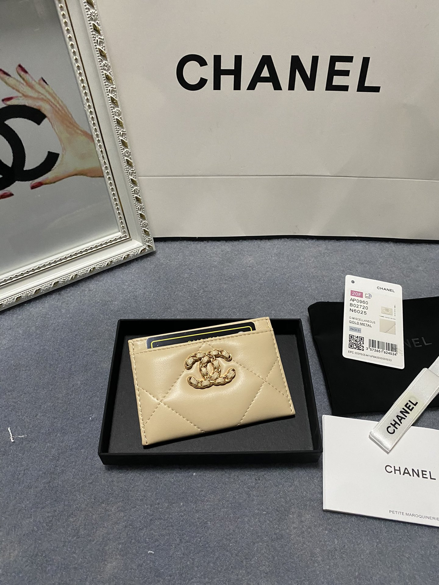 Ch*el card holder 11.2×7.5×0.5cm