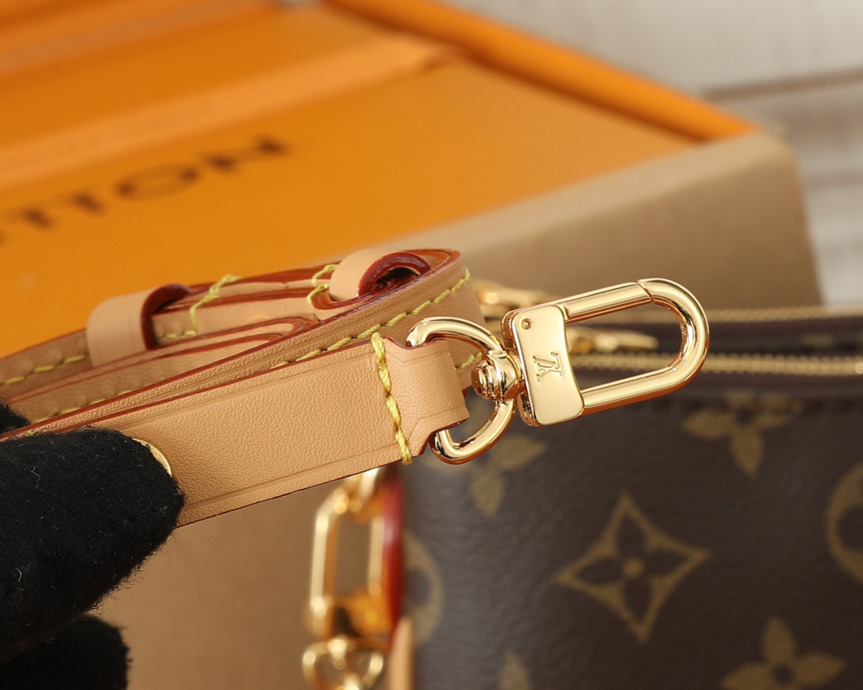LV Liv Pochette M83008 9.6 x 5.3 x 2.6 inches