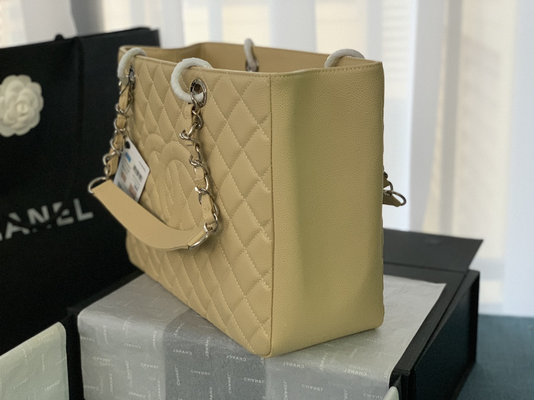 Ch*el gst caviar leather hardware 24x33x13cm