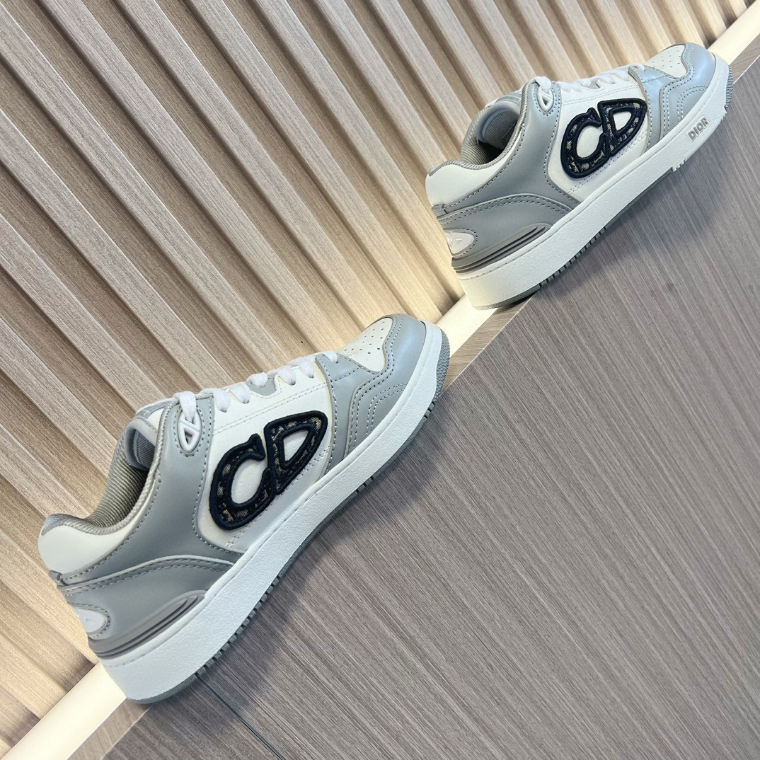 ua D*or b57 low-top sneaker  gray and white