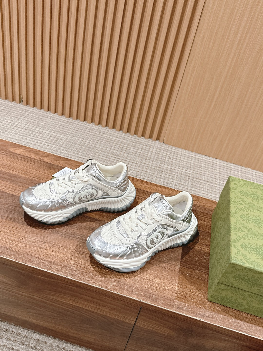 ua G*u*i ripple sneaker