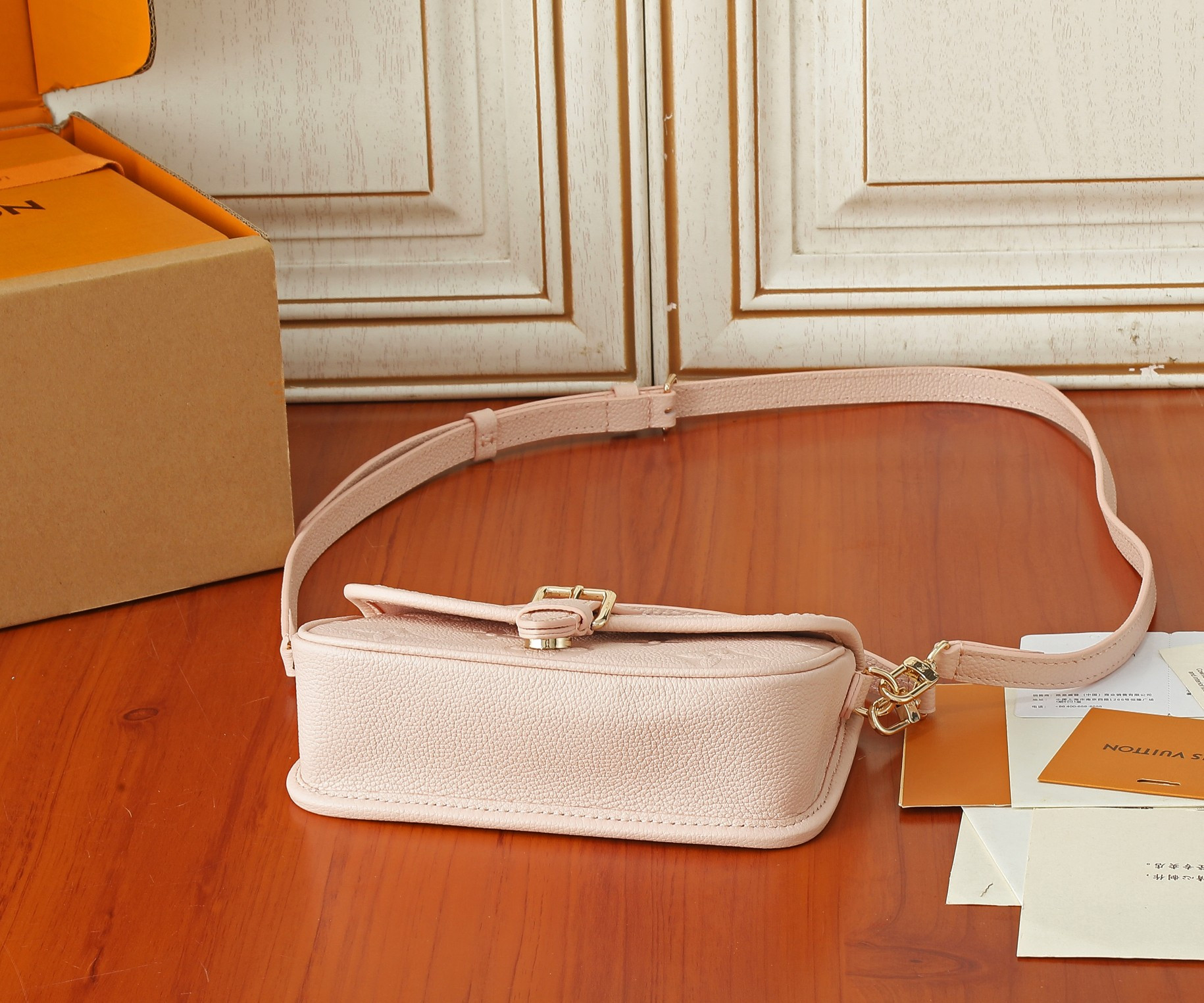 LV Nano Diane M83566 7.5 x 4.1 x 2.4 in