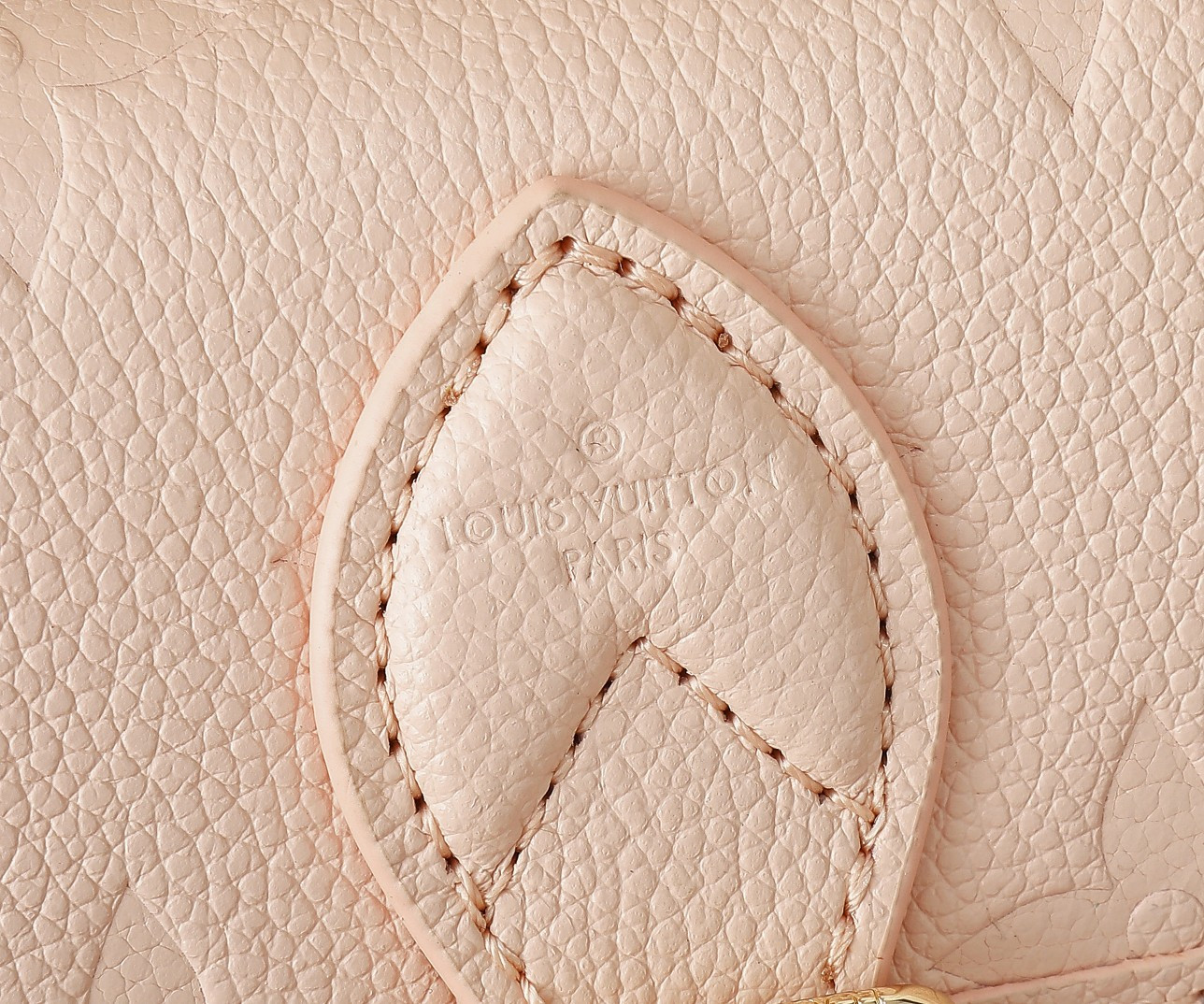 LV Nano Diane M83566 7.5 x 4.1 x 2.4 in