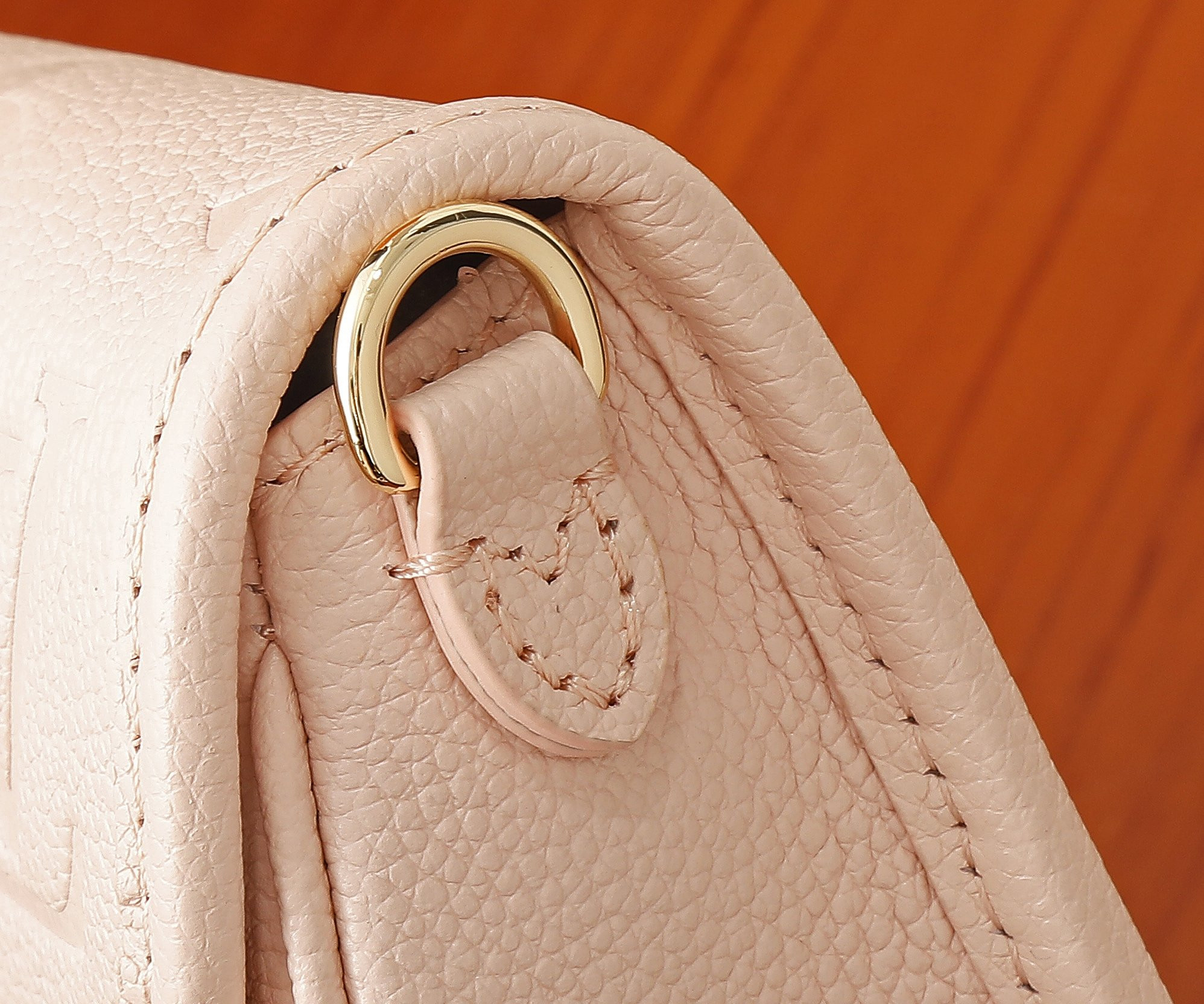 LV Nano Diane M83566 7.5 x 4.1 x 2.4 in