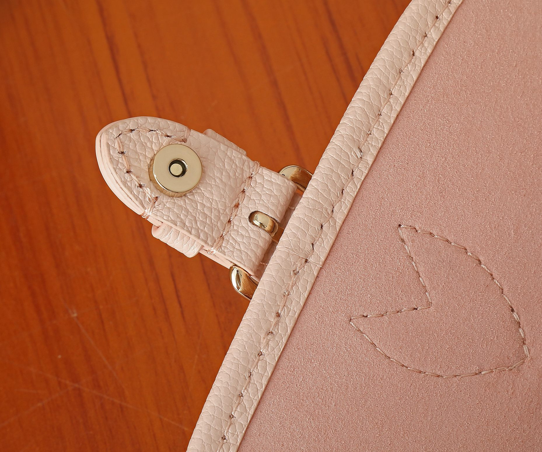 LV Nano Diane M83566 7.5 x 4.1 x 2.4 in