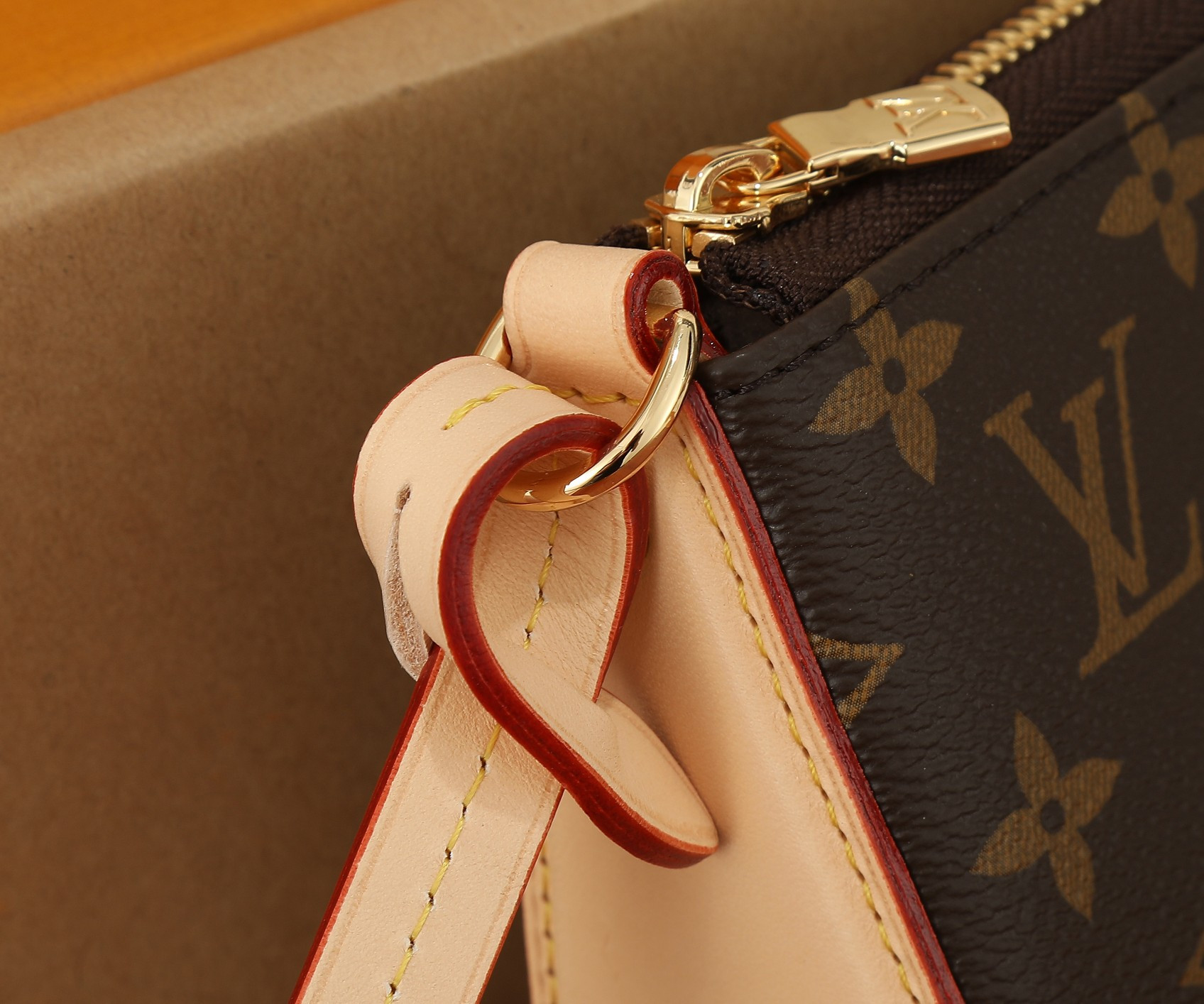 LV Pochette Tirette M12859 8.7 x 4.7 x 2.2 in