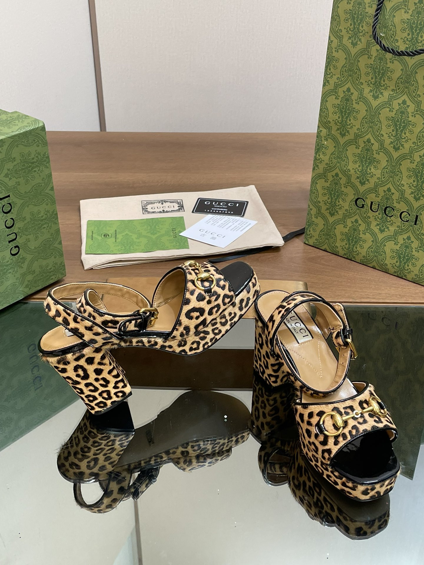 ua G*u*i horsebit platform sandal