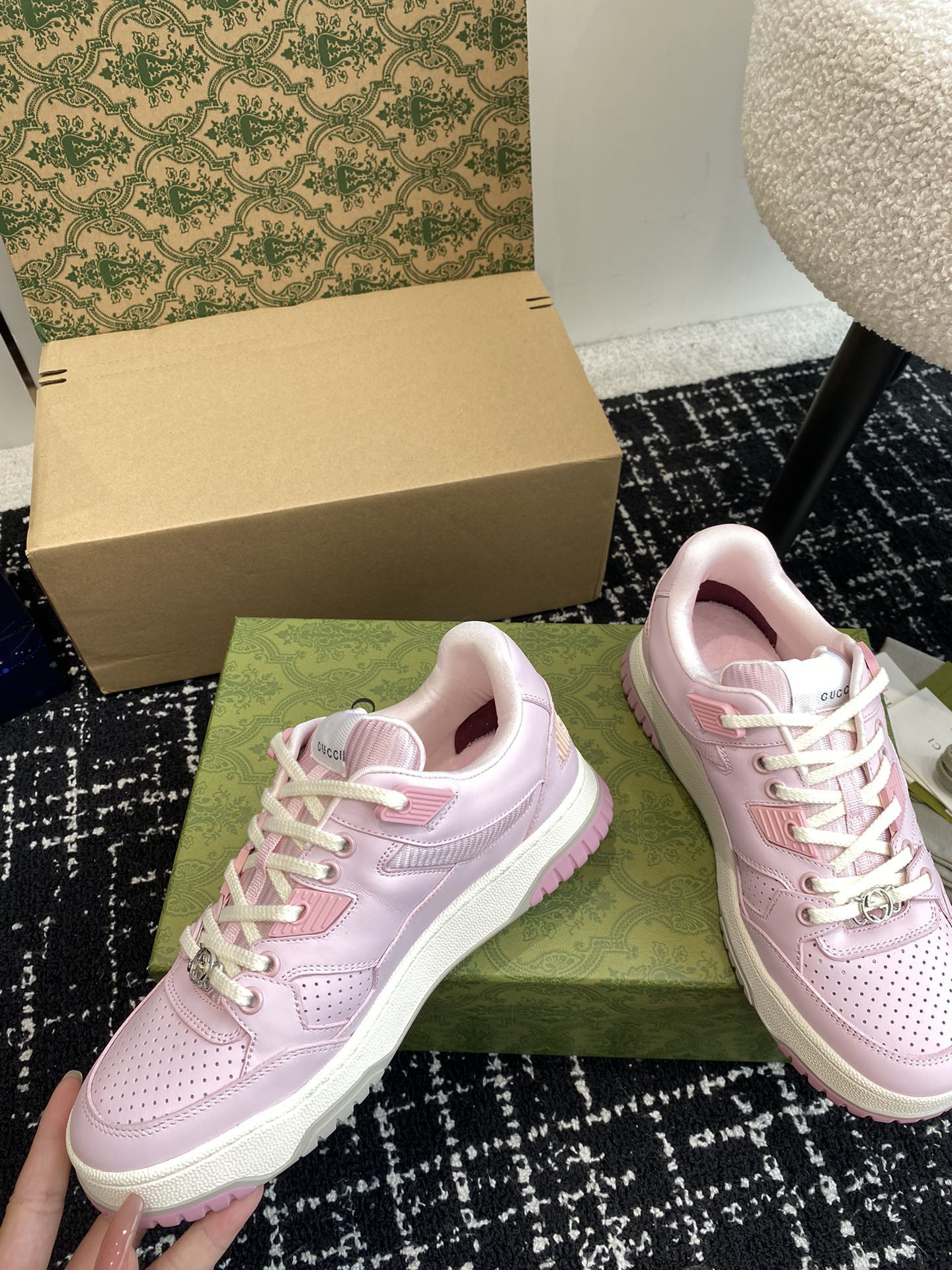 ua G*u*i low-top sneaker