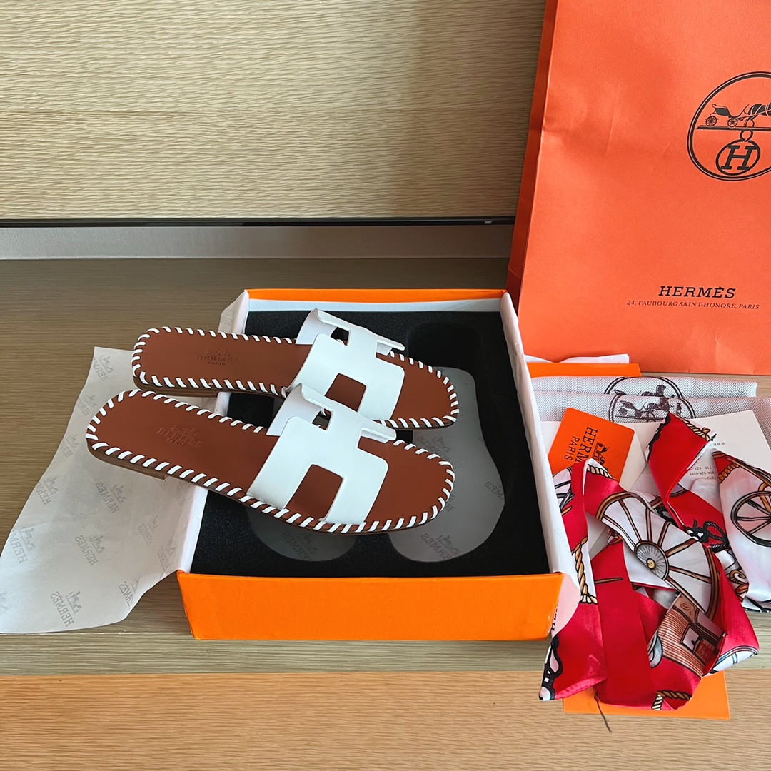 ua H**me5 oran sandal