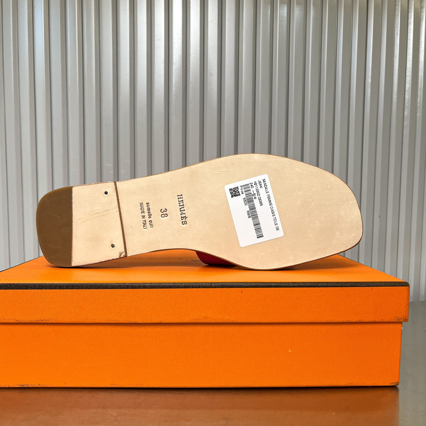 ua H**me5 oran sandal