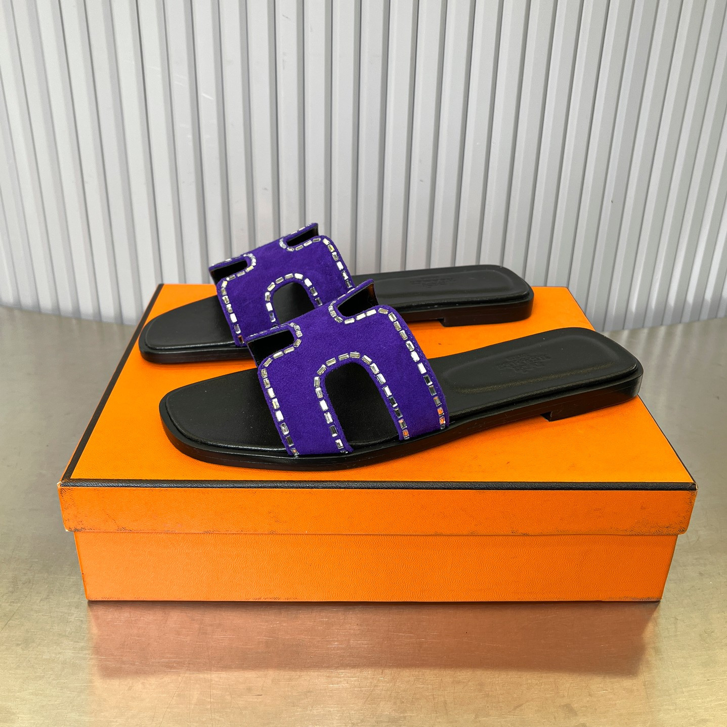 ua H**me5 oran sandal