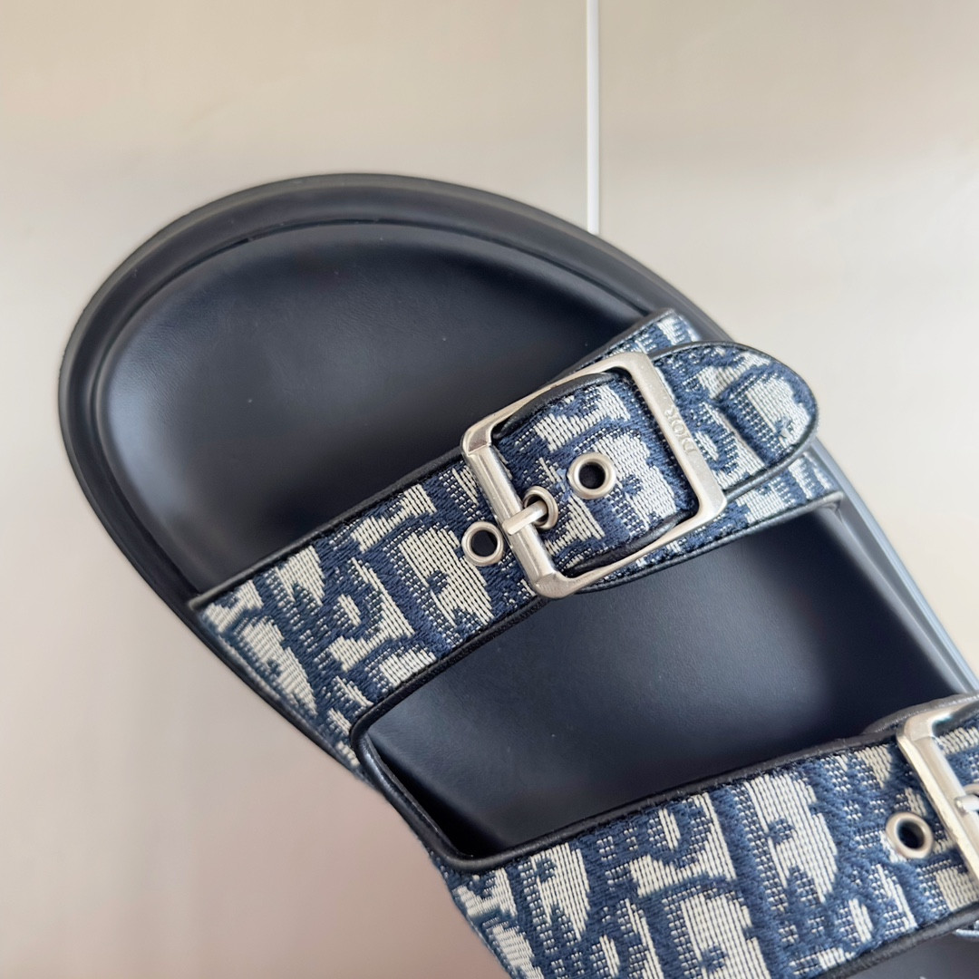 ua D*or aqua sandal