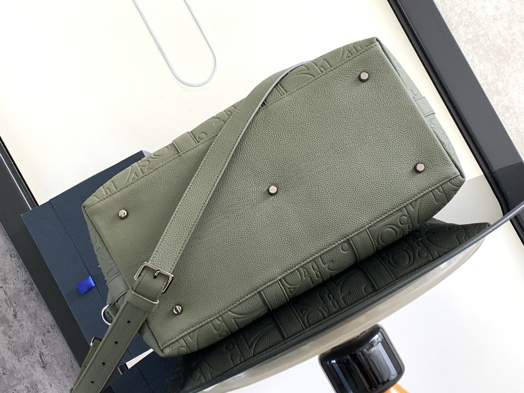 D*or weekender 40 khaki D*or gravity leather and khaki grained calfskin 57.5 x 34.5 x 22 cm