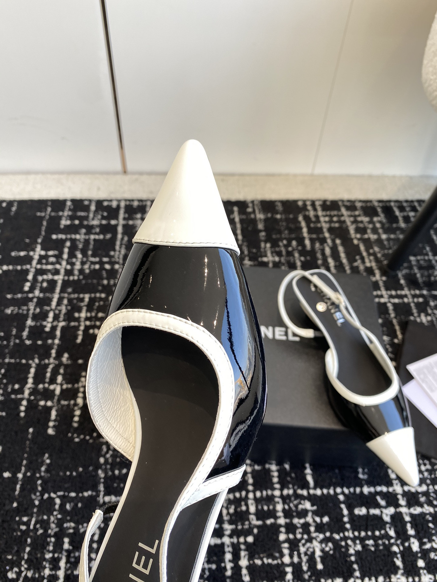 ua Ch*el slingbacks