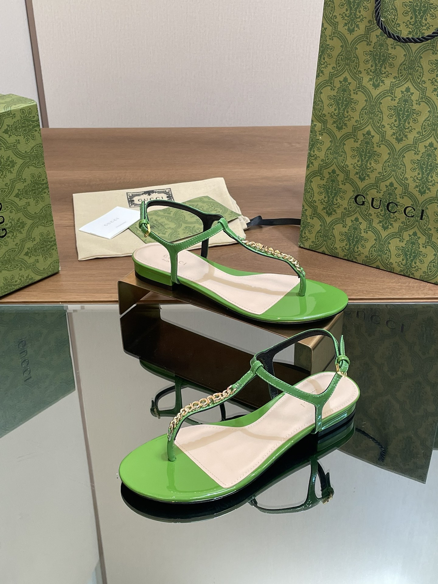 ua G*u*i signoria thong sandal