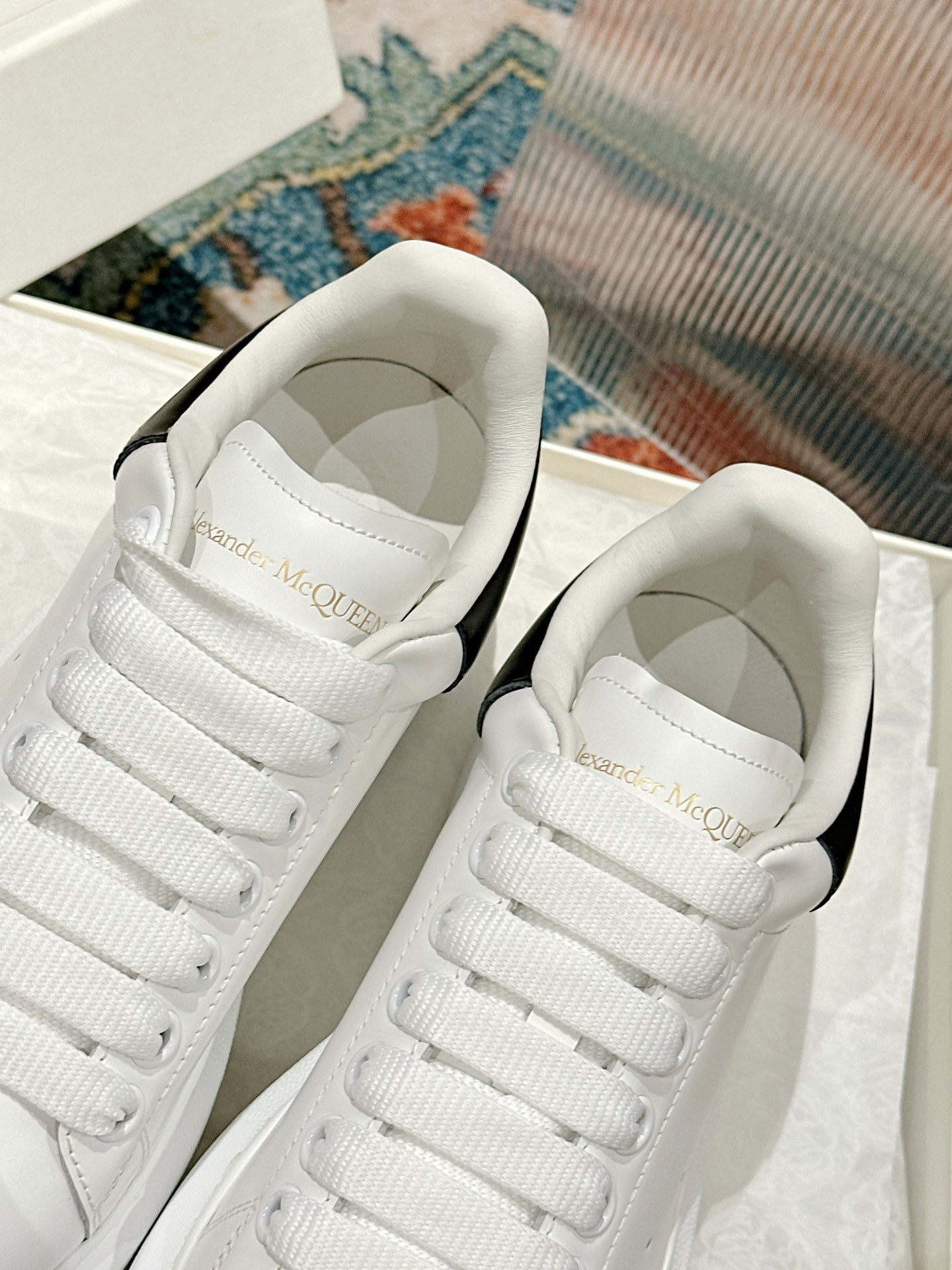 ua ale*d*r M*Q*en oversized  white black